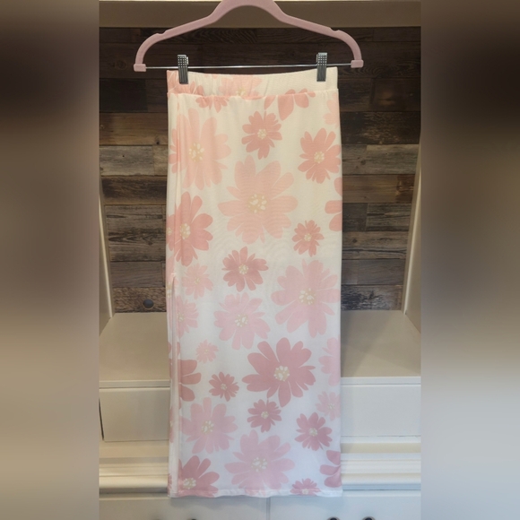 Le Lis Pink & White Floral Maxi Skirt With High Slit & Lining - Picture 10 of 13